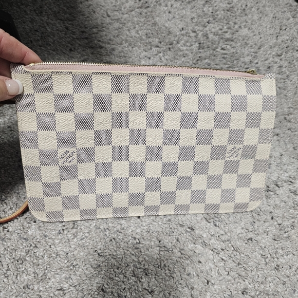Authentic Louis Vuitton wristlet/bag - Picture 2 of 5